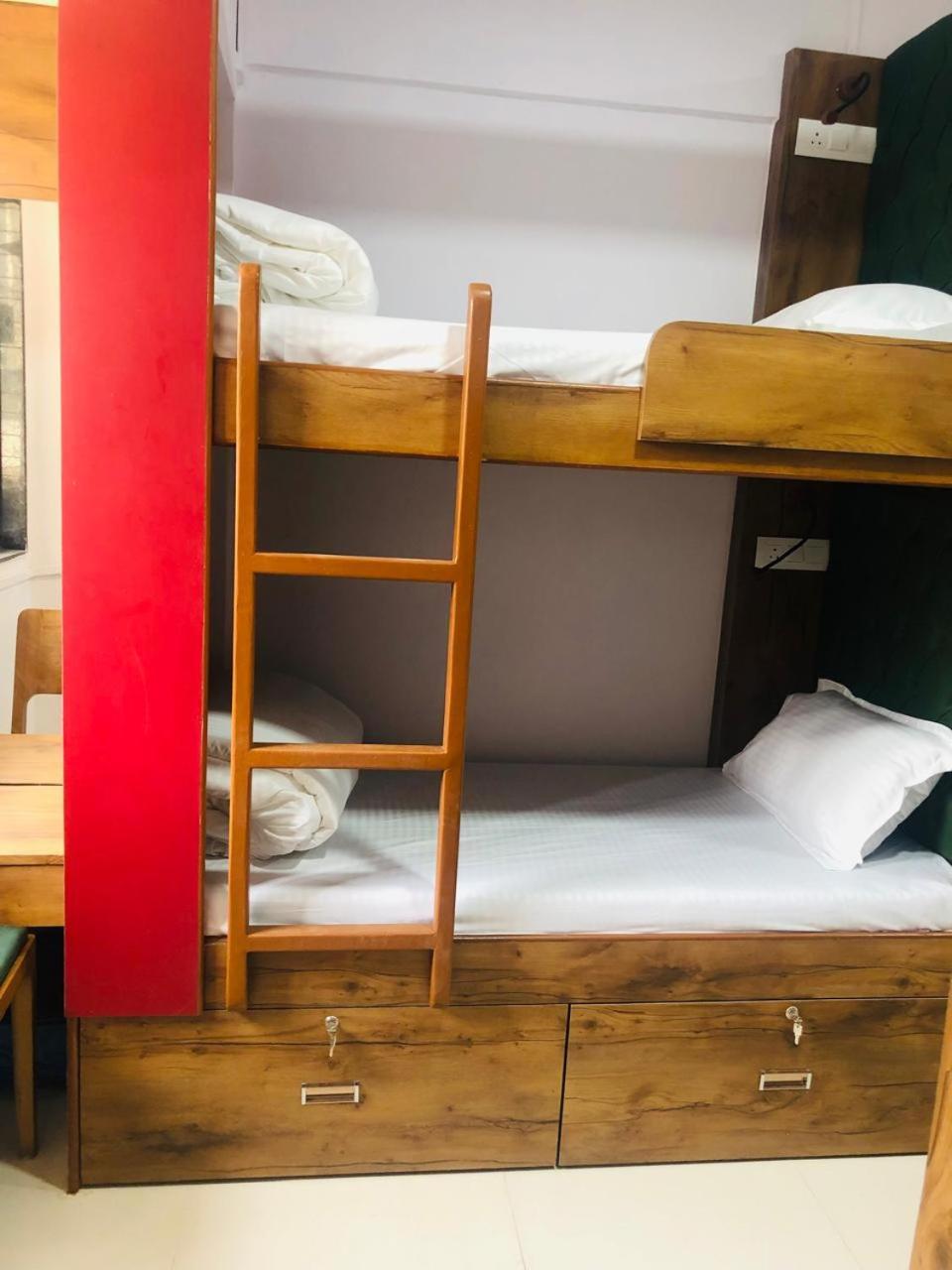 Everest Stays Rooms And Dormitory Мумбаи Экстерьер фото